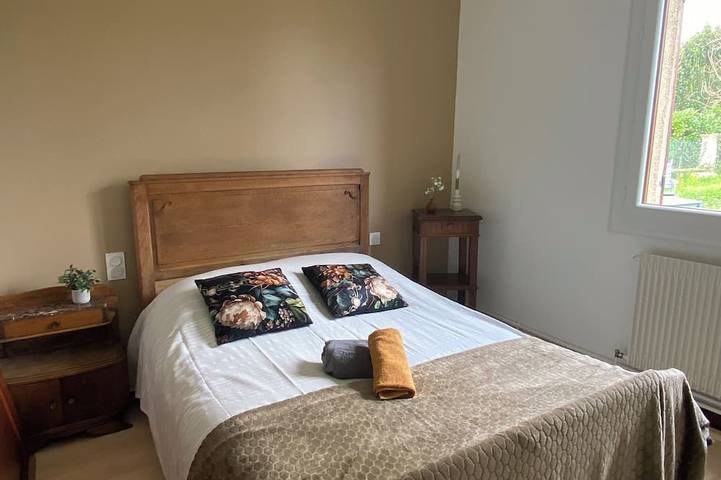 Fully equipped, air-conditioned house with a fenced-in yard, just a stone's throw from the Lot River and local shops in Fumel, Quercy