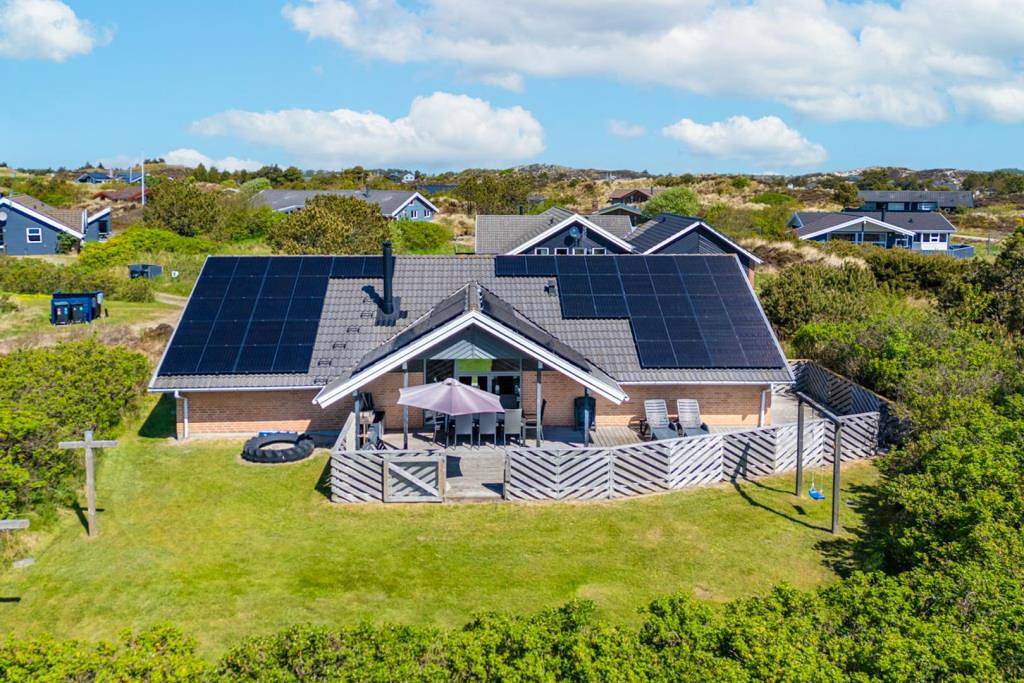 Ferienhaus auf einem mit Heidekraut bewachsenen Dünengrundstück  in Henne, Filsø See