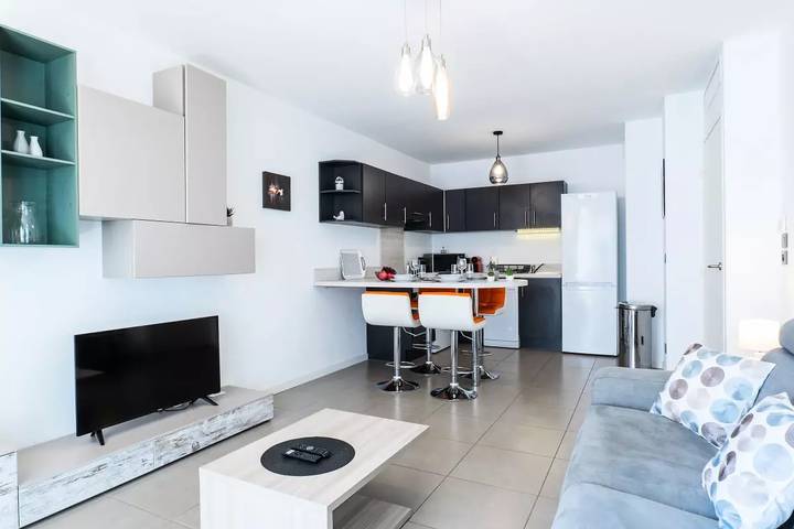 Gîte pour 4 personnes, avec terrasse et piscine dans Port du Mourre-Rouge - 2