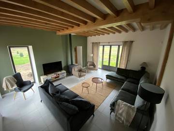 Gîte pour 12 personnes, avec jardin ainsi que terrasse et piscine dans Yonne