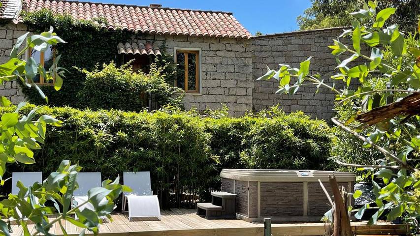 Chambre d’hôte pour 2 personnes, avec vue et jardin ainsi que terrasse et sauna à Porto-Vecchio