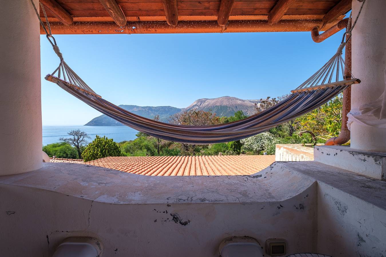 Vacation Home "Jerà C18 Bis Vista Mare" with Sea View, Private Terraces & Wi-Fi in Vulcano