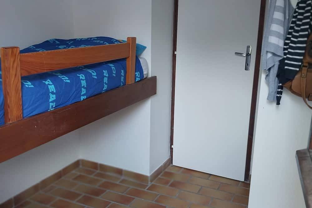 Villa Jumelee T4 De 28m² au calme, jardinet clos 100m². Plage à 400m. in Soulac-sur-Mer, Région de Lesparre-Médoc