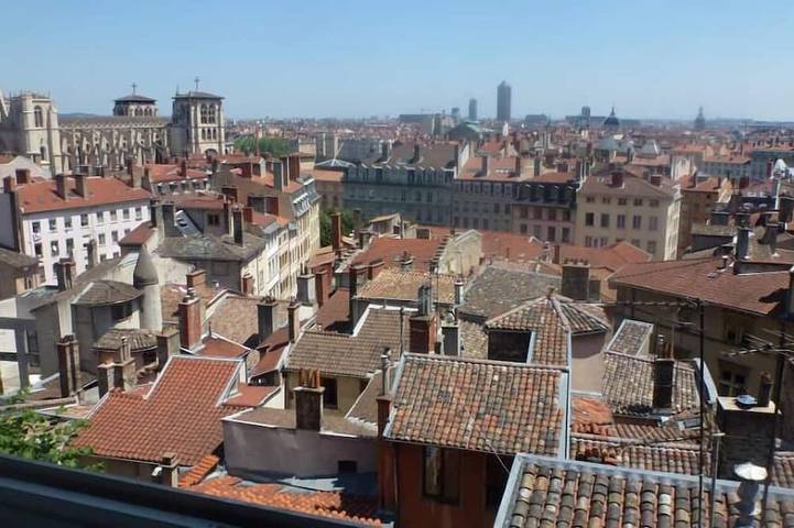 Location de vacances pour 10 personnes, avec terrasse et jardin à Lyon
