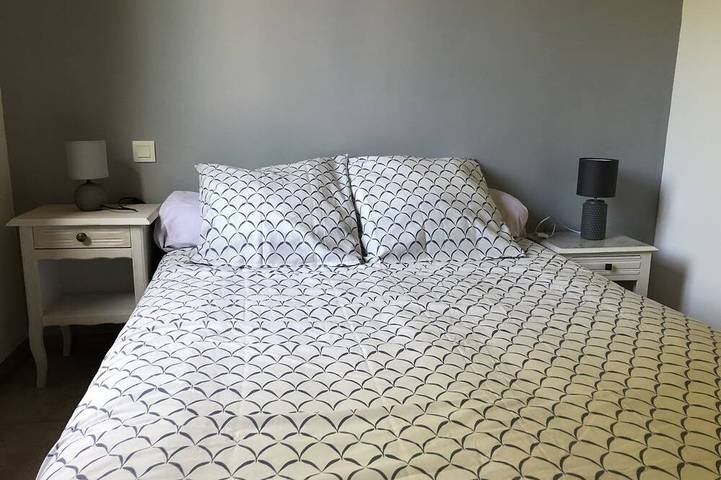 Gîte pour 6 personnes, avec jardin ainsi que piscine et terrasse à Simeyrols - 3