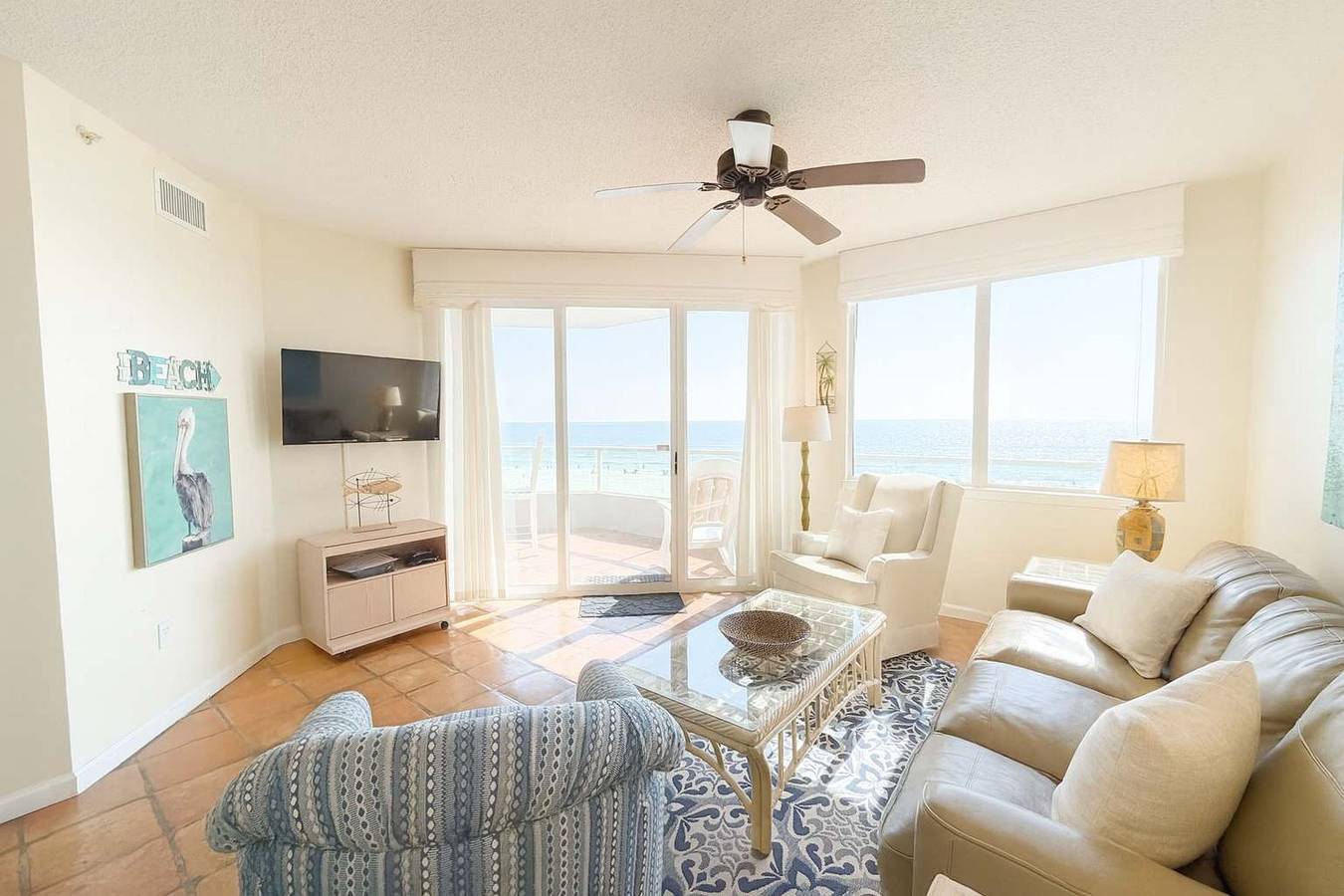 Entire apartment, Silver Beach 302 Beachfront 3rd floor pool in Orange Beach, Mobile Bay