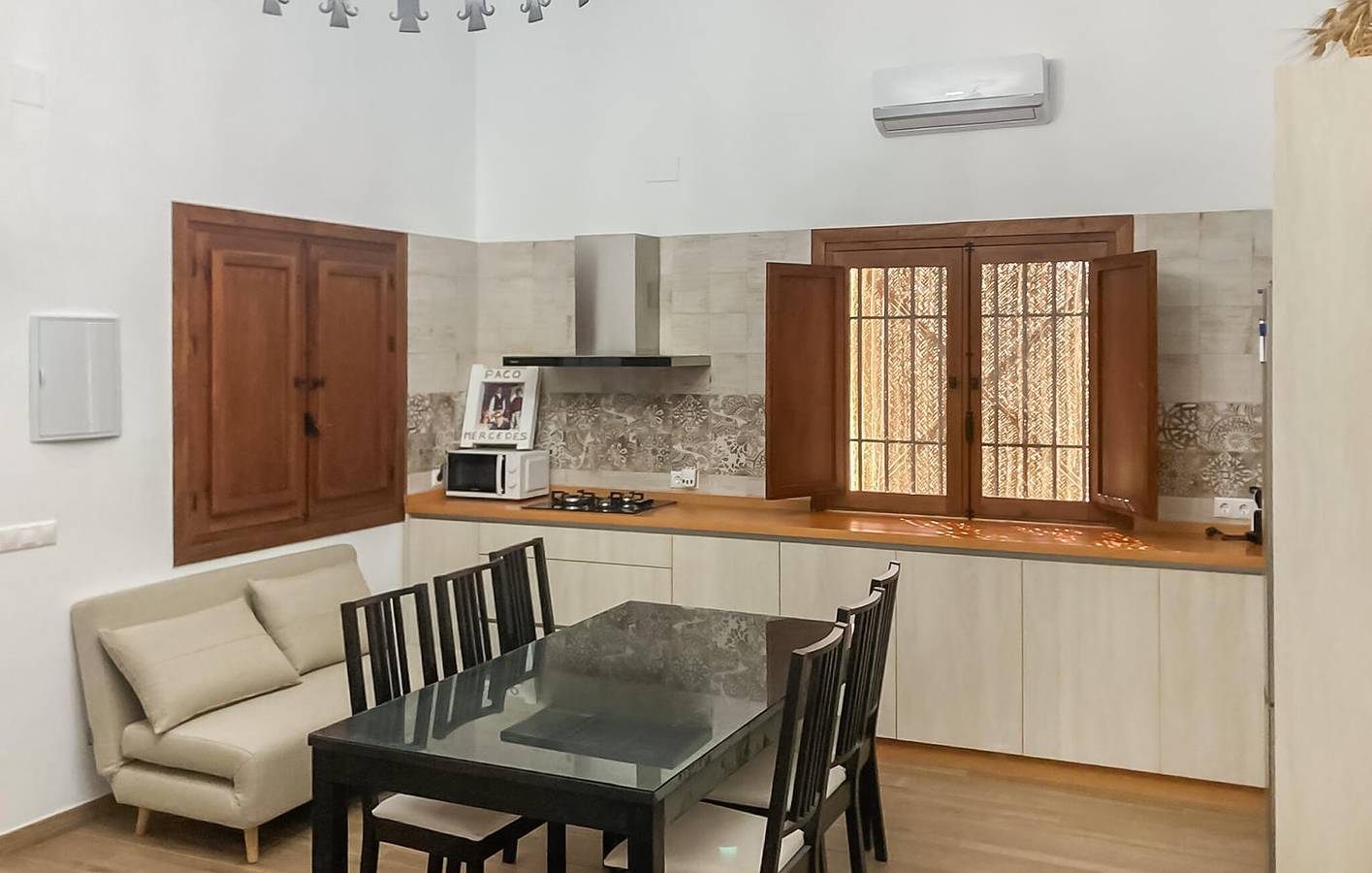 Adamuz Retreat: Geräumiges Apartment mit Pool und Kamin in Adamuz, Córdoba Provinz