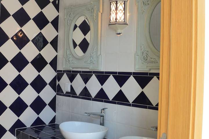 Brand New Villa with Private Pool and Lovely Garden near the beach. in Alvor, Faro Distrikt