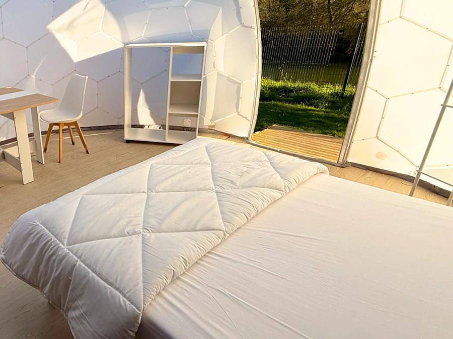 Resort & Camping - Val de Braye - Accommodation 2 persons - Dome/Igloo Glamping in Bessé-sur-Braye, Sarthe