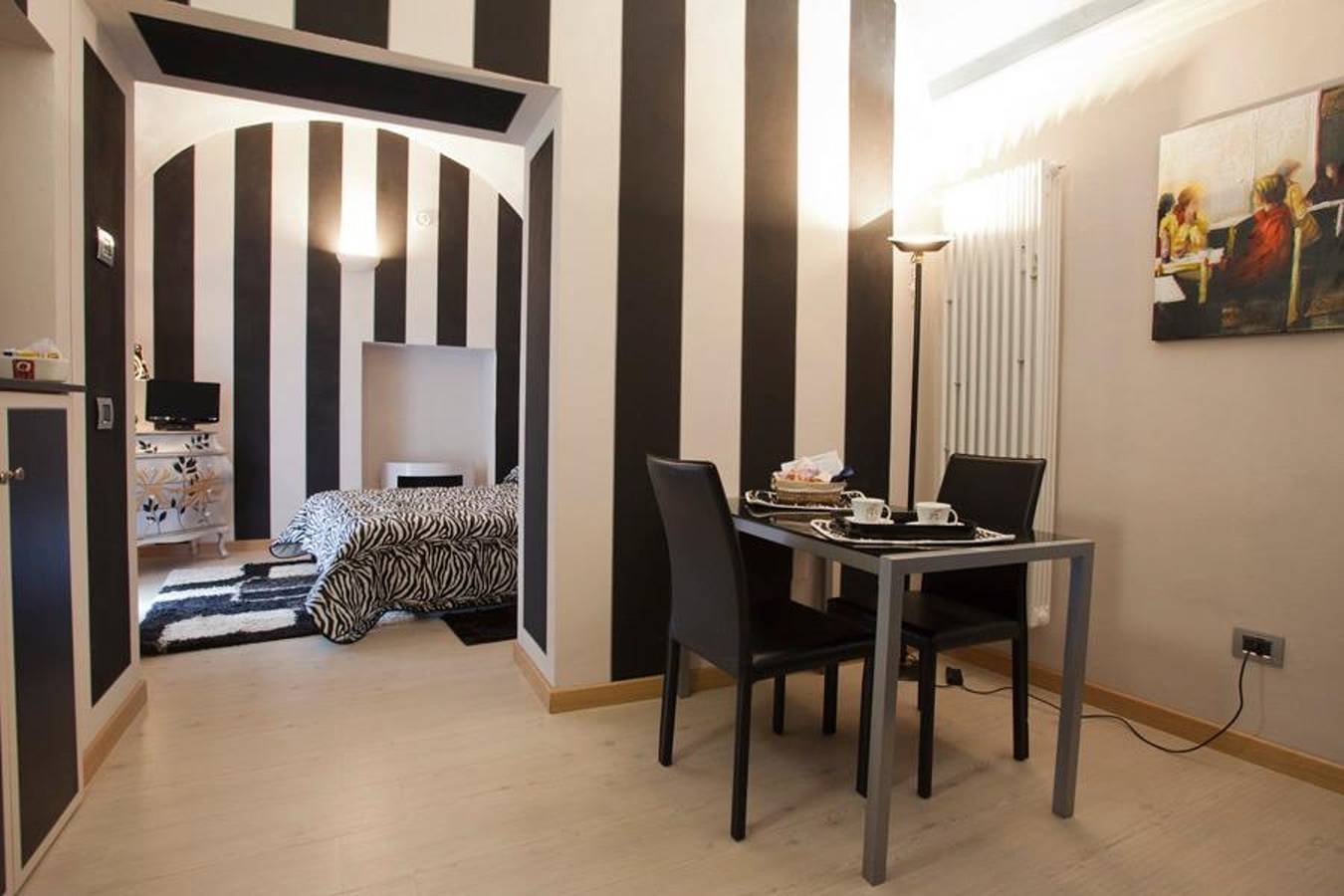 Entire studio, Comfortable studio in Piazza, 30 m², fireplace & balcony in Mondovì, Cuneo Province