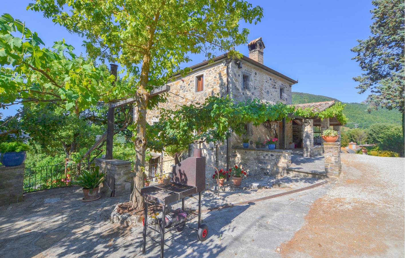 Gemütliche Wohnung mit Pool und Parkplatz, 2 km von Pieve Santo Stefano in Pieve Santo Stefano, Valtiberina