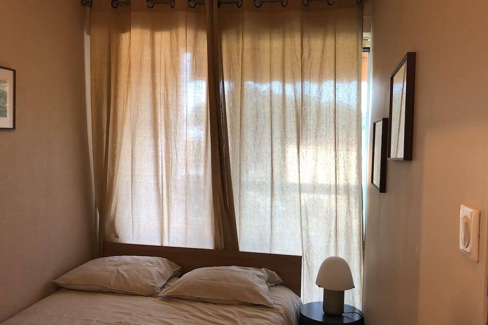 Geheel appartement, Studio met aparte slaapkamer. Terras met zeezicht. Baai van Sagone in Sagone, Vico