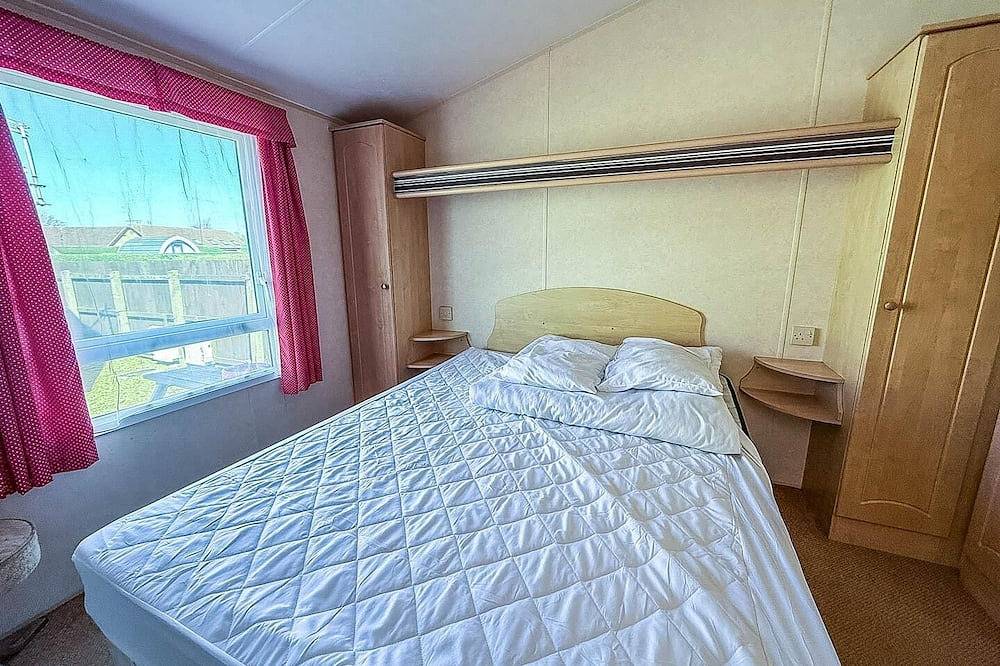 6 berth pet friendly static caravan by Hunstanton beach in Hunstanton, Norfolk Coast