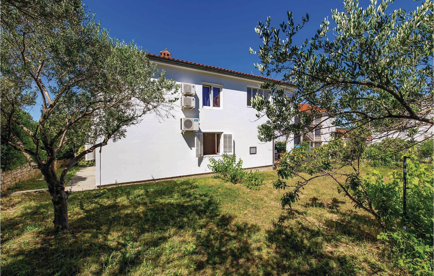 Ganze Ferienwohnung, Gemütliche Ferienwohnung mit Terrasse, WLAN und Parkplatz in der Nähe des FKK-Strandes Kandarola in Banjol, Rab