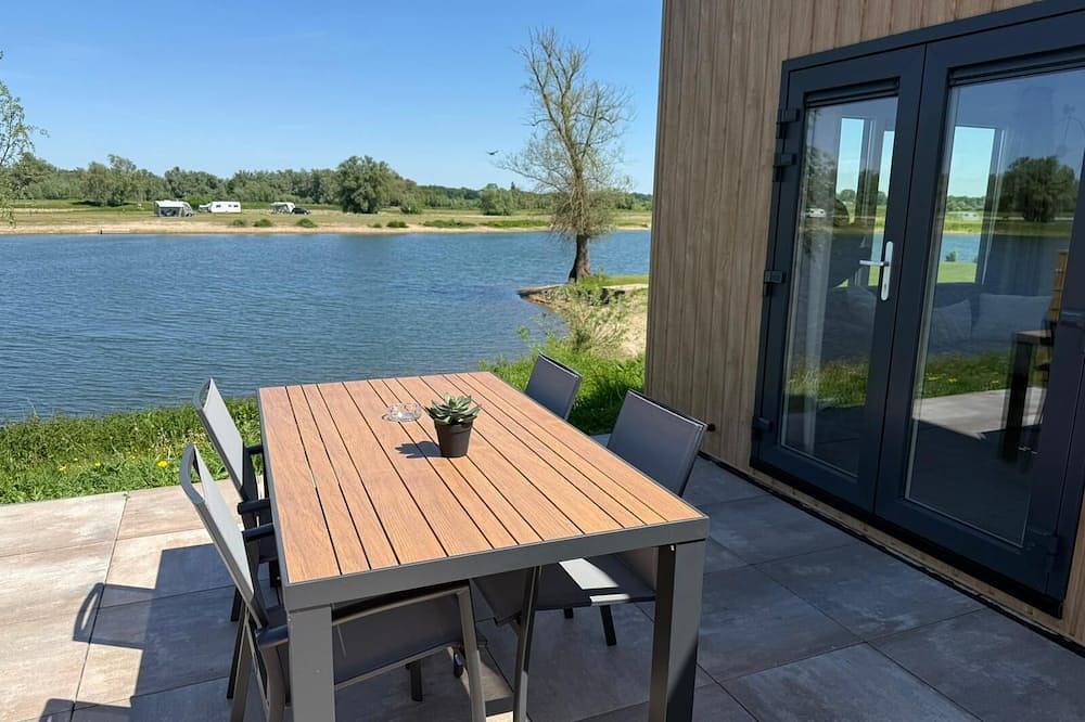 Freistehendes Ferienhaus für vier Personen, voll möbliert. Am Wasser gelegen. in IJssel