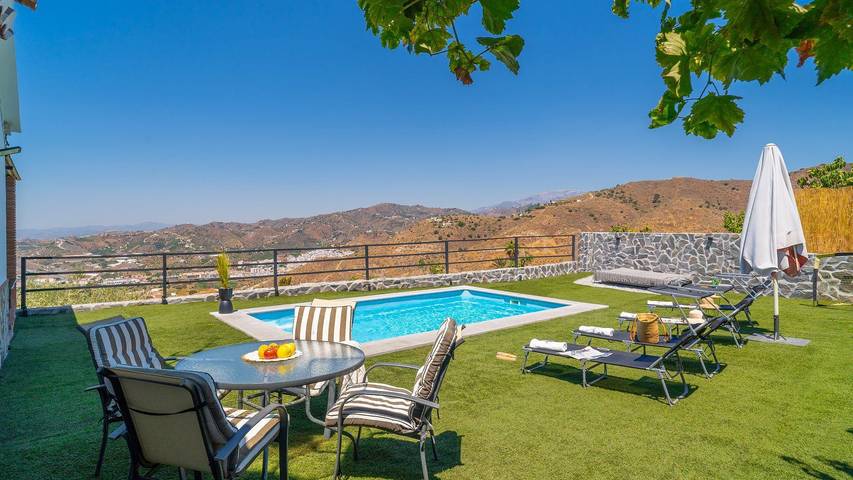 Villa für 4 Personen, mit Pool und Balkon/Terrasse in Torrox - 2