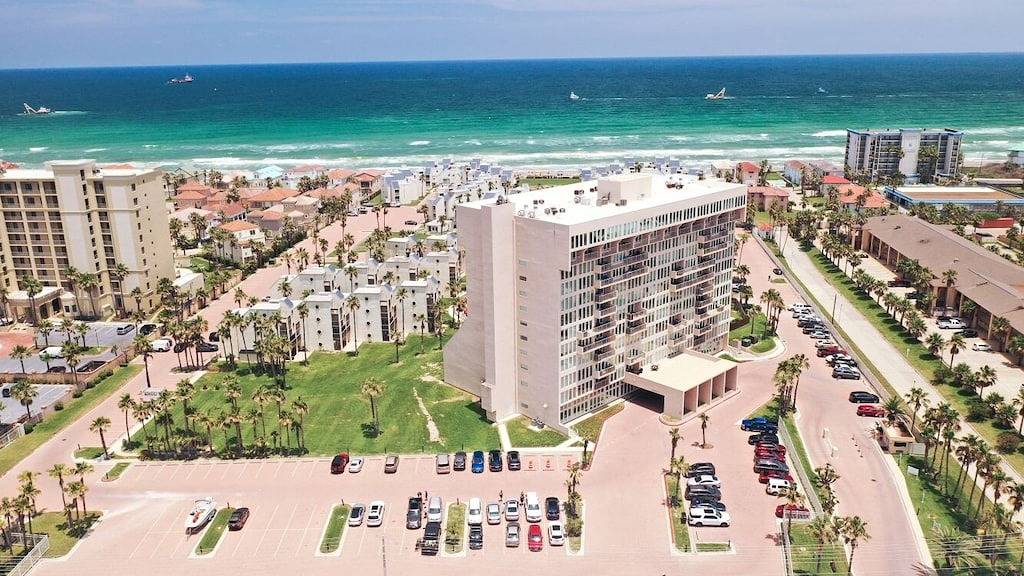 Ganze Wohnung, Solare Tower 405A - Luxuriöses tropisches Resort, privater Balkon mit Poolblick in Richtung Golf von Mexiko, Effizienz perfekt für zwei Personen in South Padre Island, Laguna Madre
