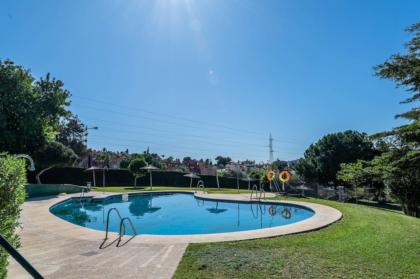 Entire apartment, Apartment 'Piso Neguri' with Sea View, Wi-Fi and Air Conditioning in Nueva Andalucia Golf Valley, Marbella