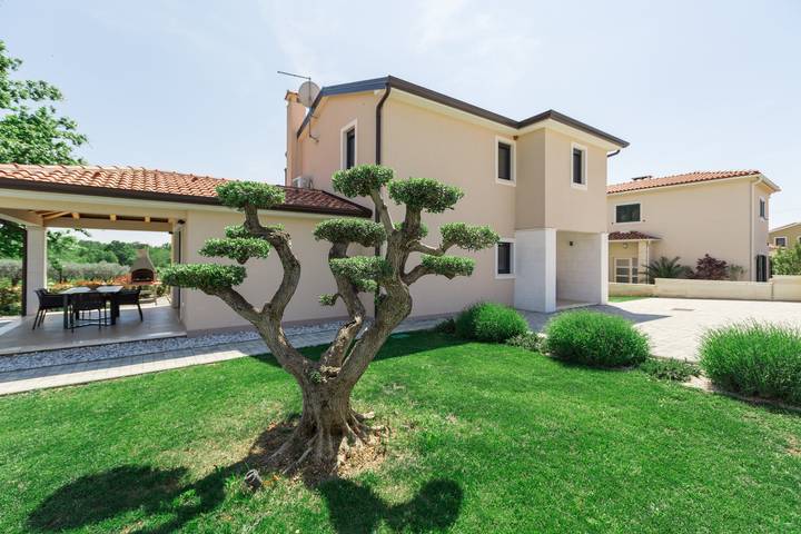 Villa für 6 Personen, mit Terrasse und Garten in Porec und Umgebung - 4