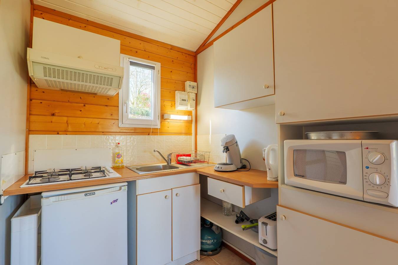 Appartement entier, 'Les Gîtes de Chauzon 3' avec piscine partagée et climatisation in Chauzon, Ardèche