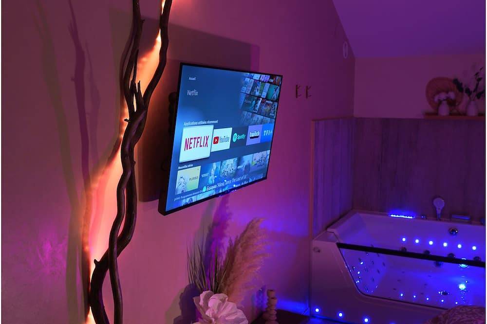 Appartement entier, Lunéa - Suite Premium avec Spa et Sauna in Dompierre-sur-Besbre, Allier