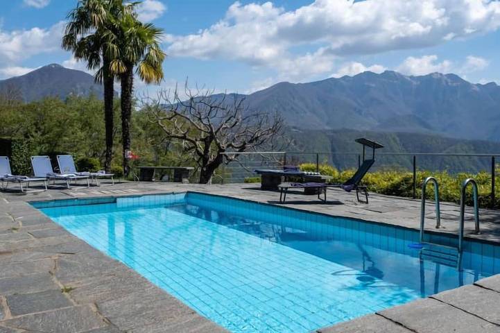 Ferienhaus für 8 Personen, mit Pool und Garten sowie Terrasse, mit Haustier in Lugano
