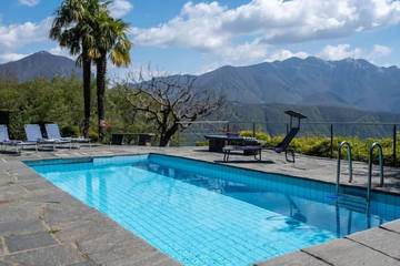 Ferienhaus für 8 Personen, mit Garten und Pool sowie Terrasse, mit Haustier in Lugano