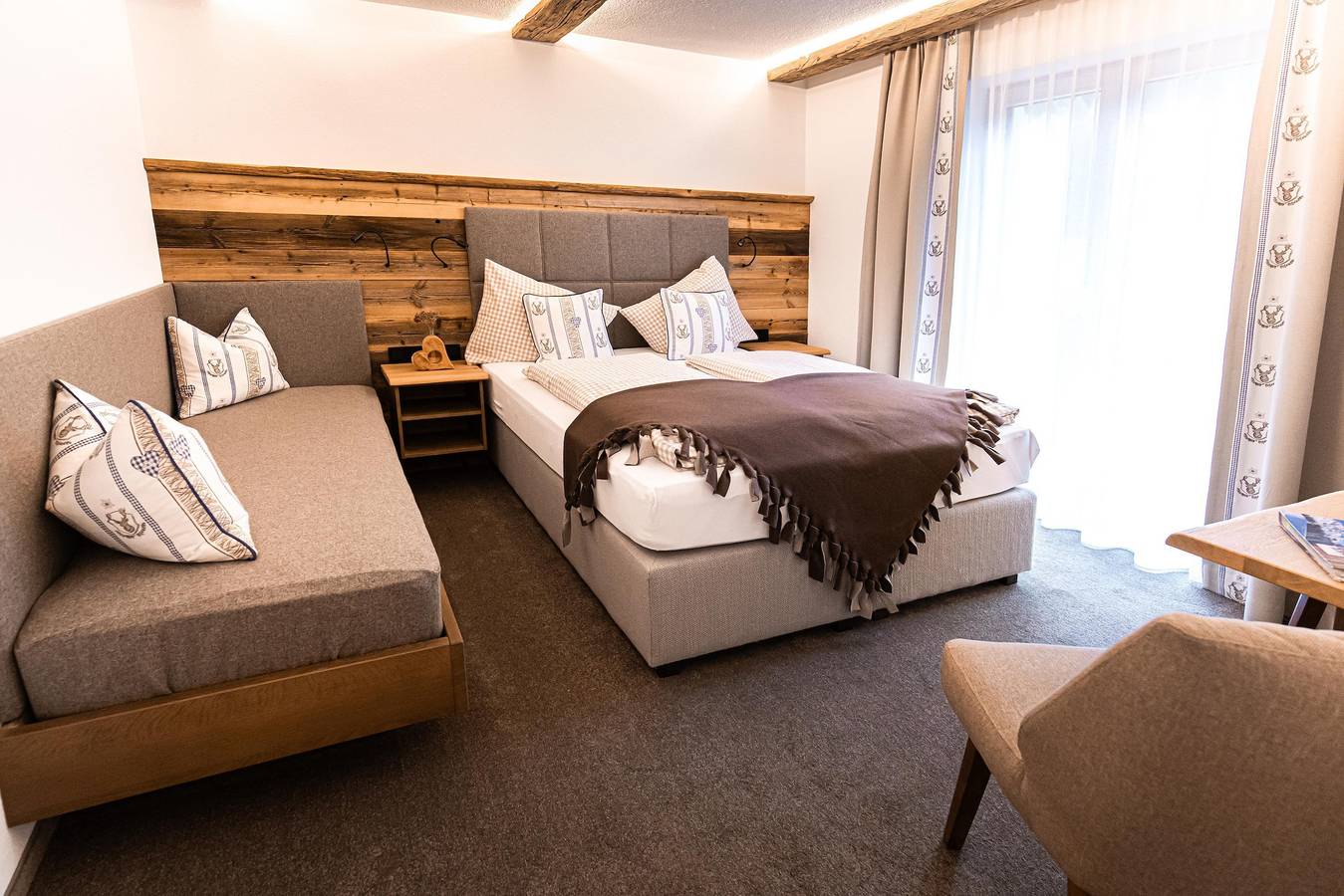 Ganze Ferienwohnung, Alpinchic Dreibettzimmer mit Balkon in Mühlbach am Hochkönig, Ski Amadé