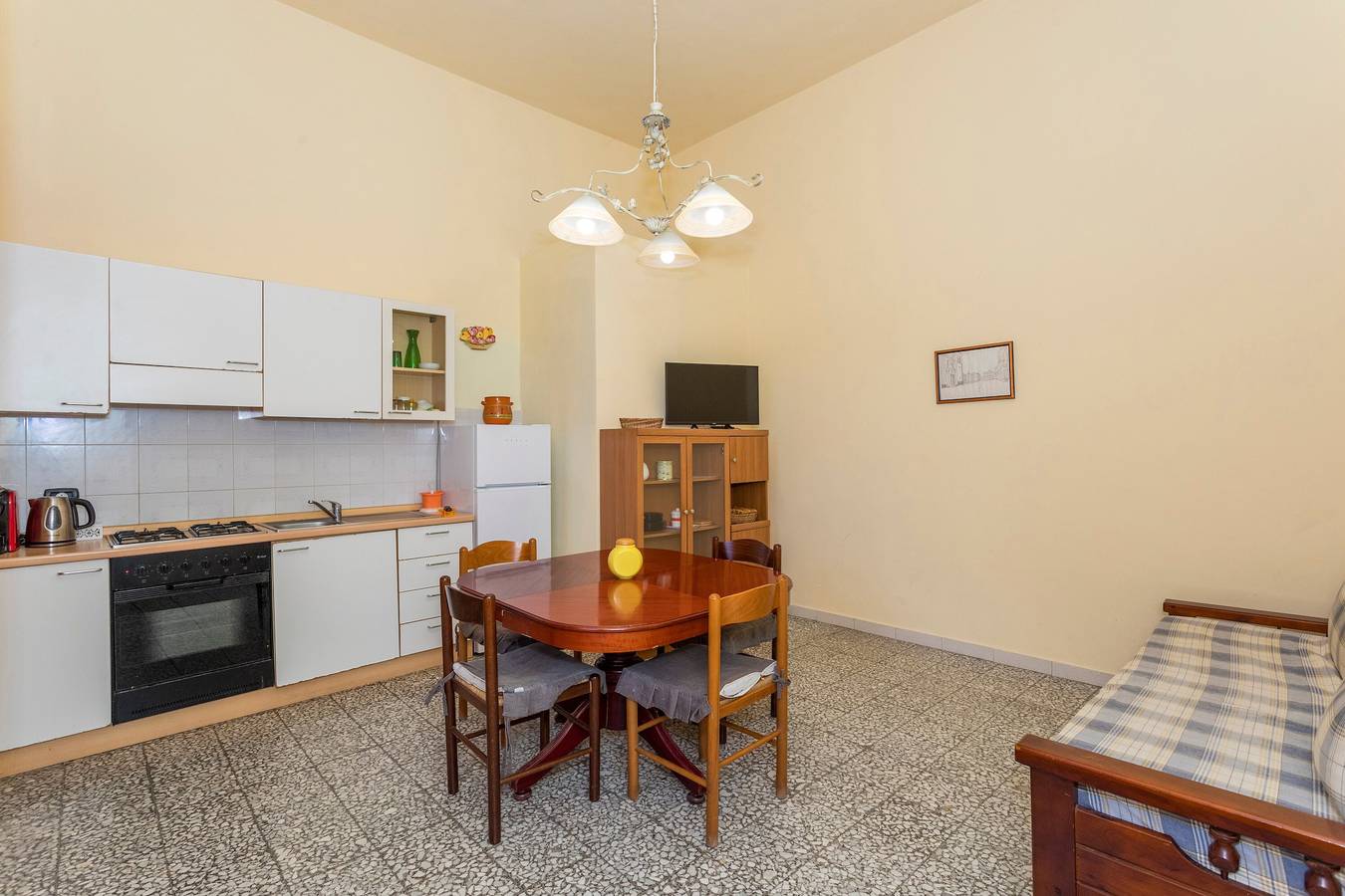 Apartamento entero, Apartamento 'Casa Dell'Eucalyptus - Ginestra Ar' con vistas a la montaña, Wi-Fi y aire acondicionado in Acireale, Provincia de Catania