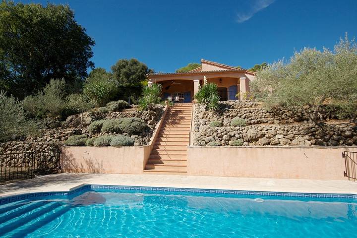 Gîte pour 6 personnes, avec Piscine