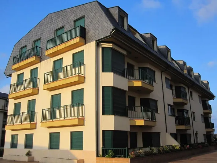 Apartamento de vacaciones para 5 personas, con vistas y jardín además de balcón y piscina - 1