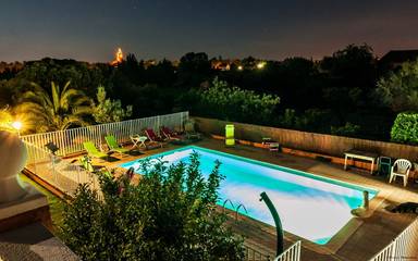 Gîte pour 4 personnes, avec piscine ainsi que jardin et terrasse à Caux