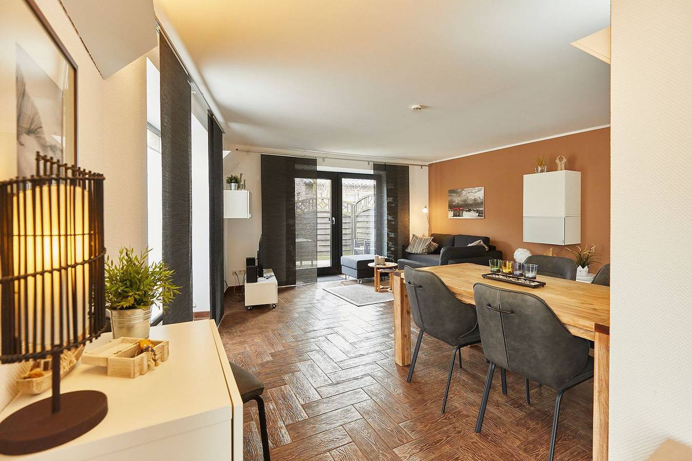 Modern ausgestattete und großzügig geschnittene Ferienwohnung im Ortskern. in Borkum