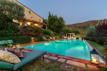 Villa With Pool for 10 People in Lucca, Lucca Province, Photo 3
