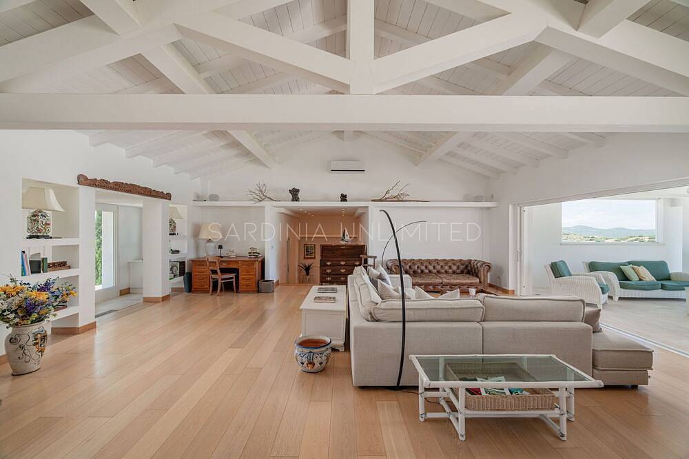 Luxusvilla mit beheizbarem Pool, nur wenige Schritte vom Golf von Marinella und Porto Rotondo en... in Golfo Aranci, Costa Smeralda