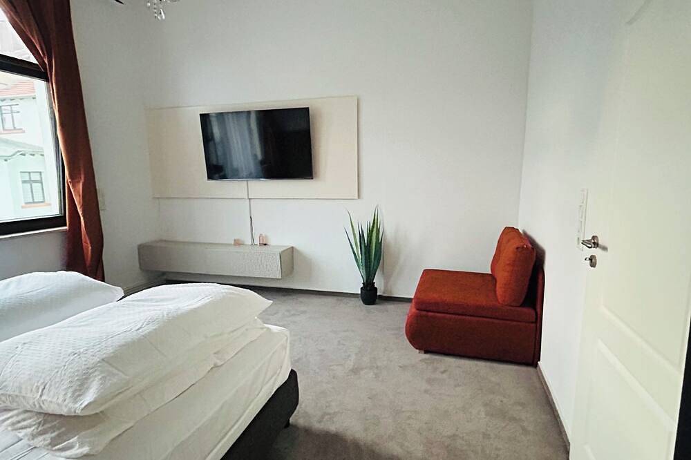Ganze Wohnung, Altbau-Juwel | Antik trifft Modern im Denkmalhaus in Saarbrücken, Saargau