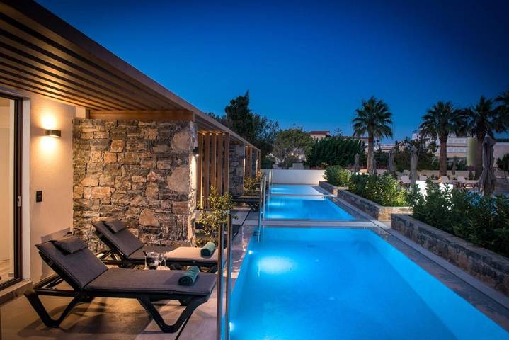 Hôtel pour 2 personnes, avec jardin ainsi que piscine et bassin pour enfant