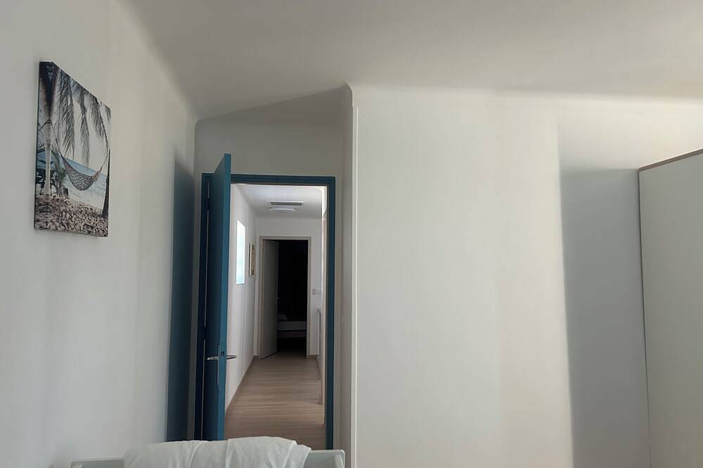 Petit Mas at Arlett next to vineyards in Châteauneuf-du-Pape, Vaucluse