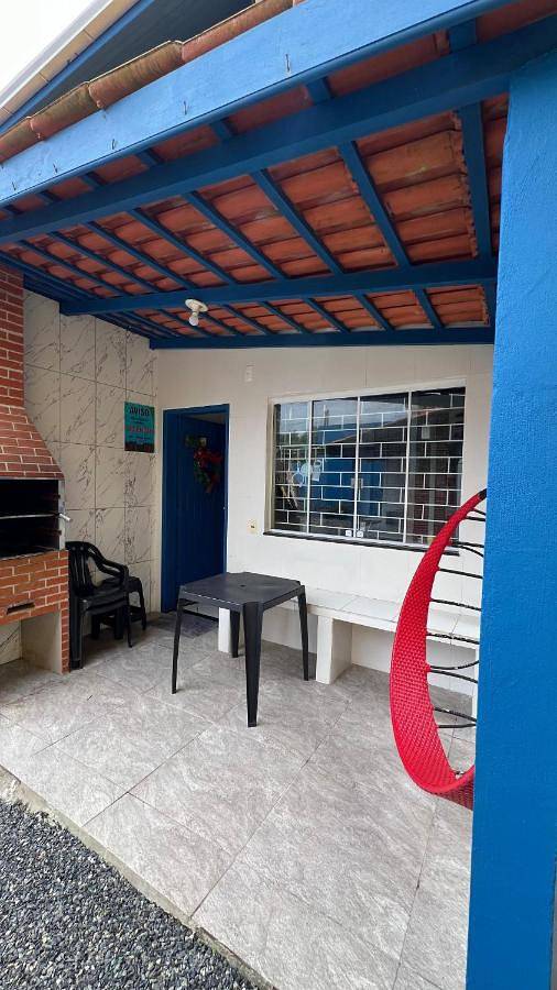 Casas e apartamentos de temporada para 10 pessoas, com jardim e piscina infantil e ainda vista, com animais de estimação em Itapoá