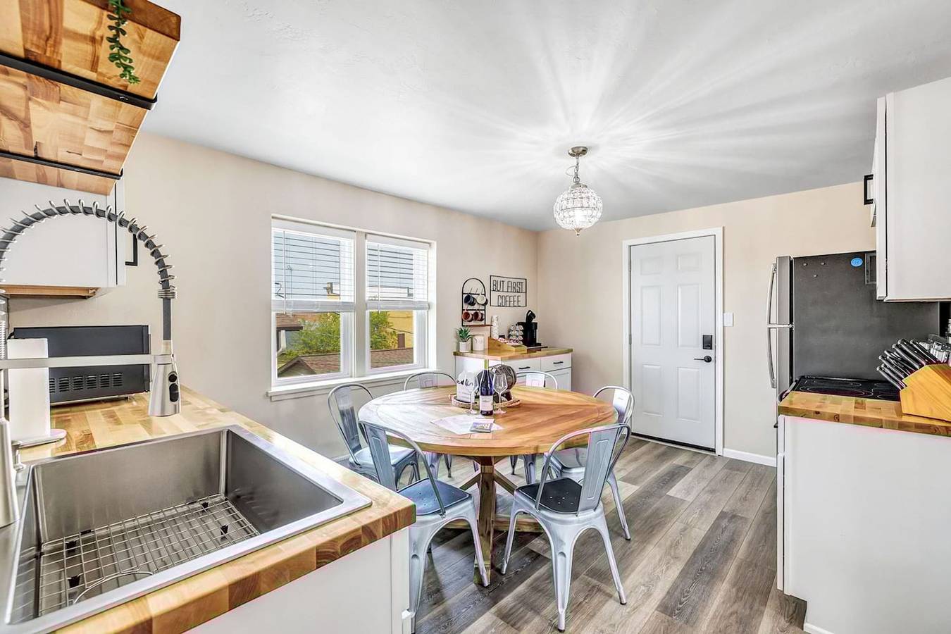 Apartamento entero, Across the street from Von Stiehl-Newly Renovated! in Algoma, Condado de Kewaunee