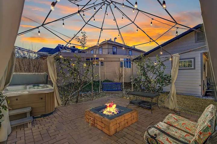 Vacation rental for 7 people, with hot tub and yard in Prescott