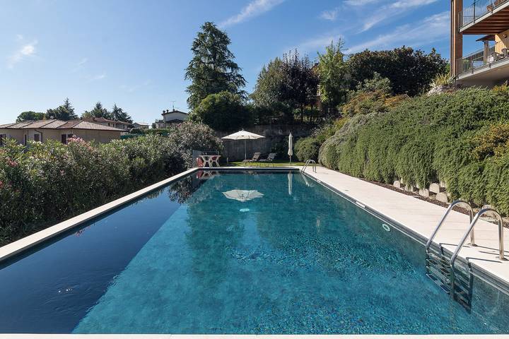 Appartamento per 4 persone, con vista lago e balcone in Polpenazze del Garda