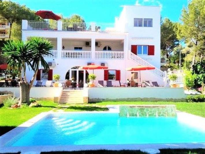 Finca mit Pool für 12 Personen, mit Balkon und Terrasse sowie Garten und Sauna in Peguera