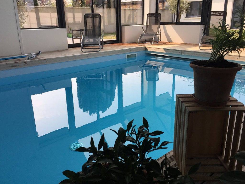 Villa L'Ecureuil - Chambres d'hôtes avec piscine intérieure - Chambre Black and White in Caen, Région de Caen