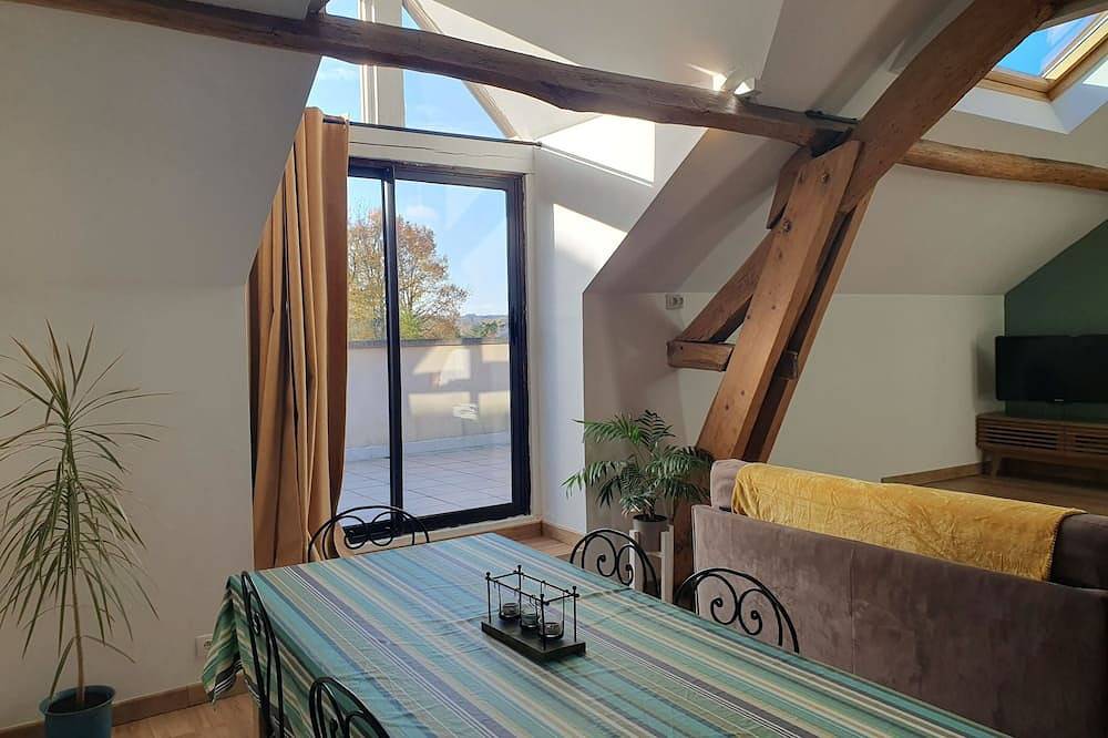 Apartamento entero, Cozy 2-bedroom apartment with Wifi, secured car park, minutes away from Disney  in Montévrain, Sena y Marne
