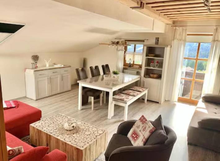 Ferienwohnung für 4 Personen, mit Balkon und Garten sowie Pool und Sauna