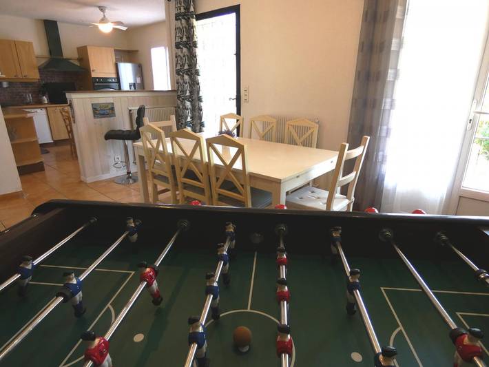 Gîte pour 6 personnes, avec jardin ainsi que terrasse et piscine