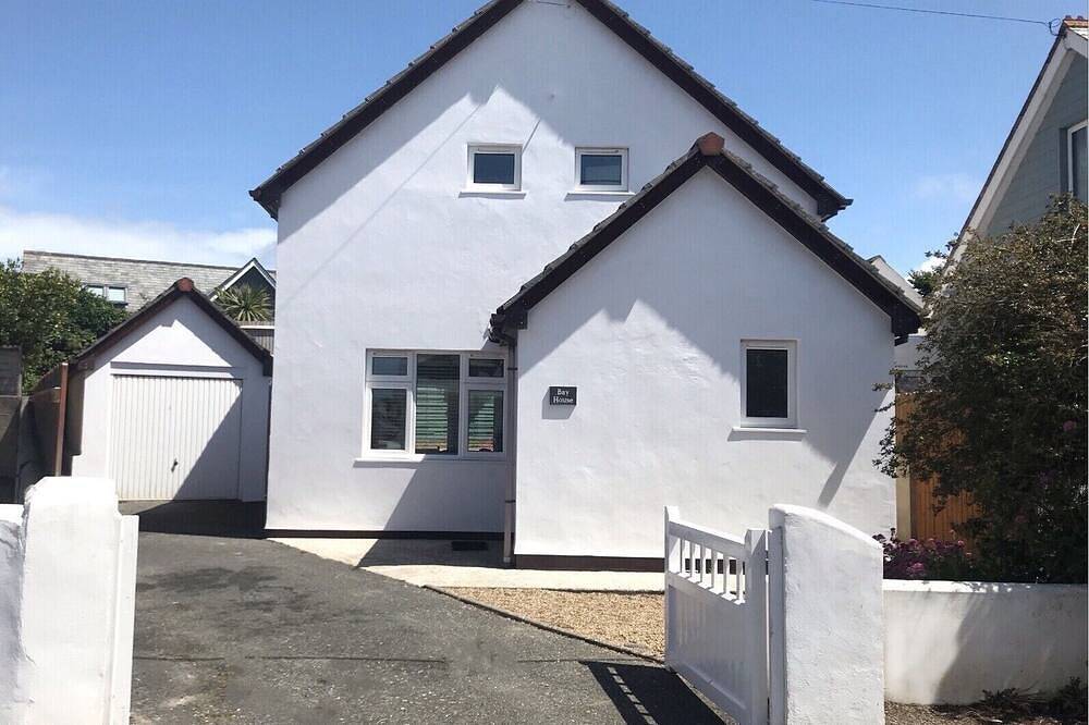 2 Min Walk To Trevone Beach in Trevone, Cornwall