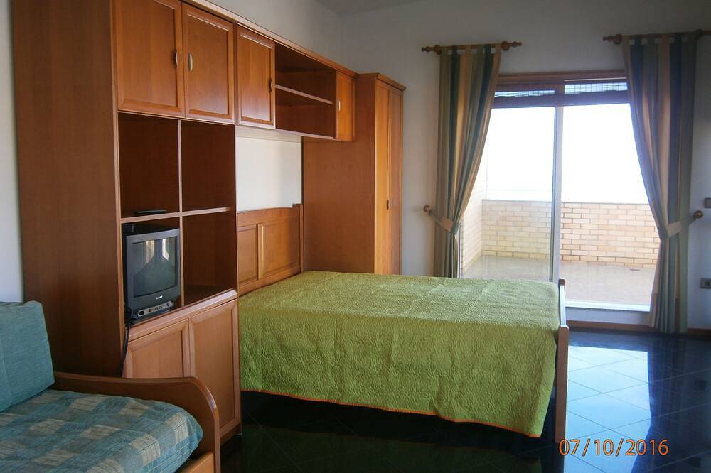 Ganze Wohnung, Sonne, Pool und Strand, T0 Studio offener Raum, direkt am Strand, private Pools. in Esmoriz, Aveiro Distrikt