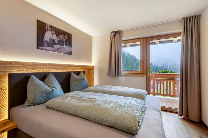 Entire studio, Studio Apartment 'Apartment Ocher' with Mountain View, Shared Garden and Wi-Fi in Ulten, Ortler Alps
